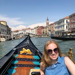 Meet your Posher, Leandra